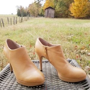 Vince Camuto 7.5 Elvin Ankle Boot Shoe Caramel Leather High Heel Platform Bootie